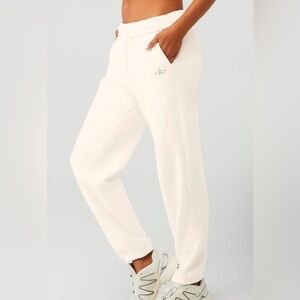 Alo Yoga Accolade Sweatpants. Ivory. Size M. NWT